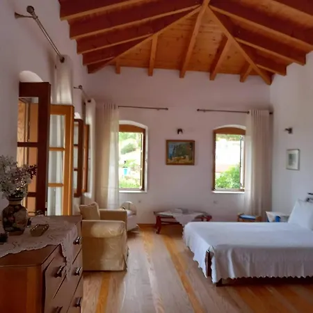 Villa On Rocks Qeparo